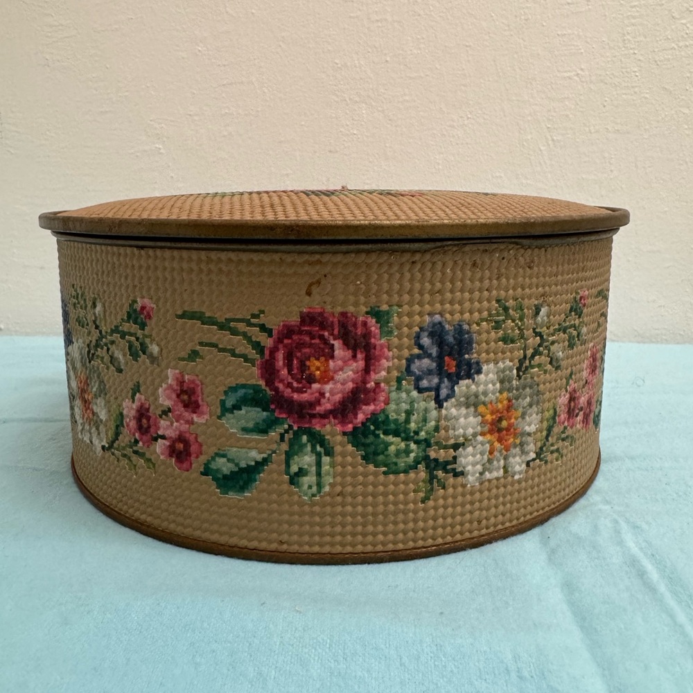 Vintage Floral Tin Guildcraft Royal Fruit cake By Langendorf Taxtured Tin